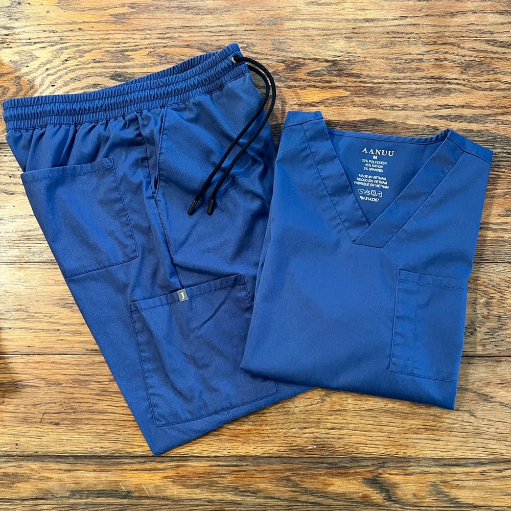 Jaanuu Men's Navy Blue Scrub Set